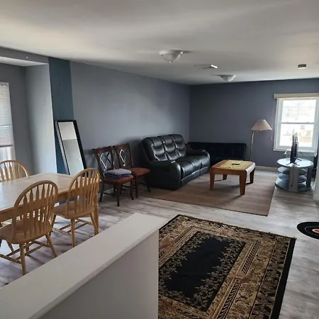 Beautiful Redone Apartment On The Beach Block